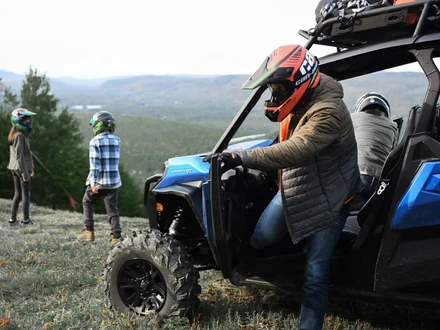 Can Am Off Road Side by side vehicle Commander MaxXT Lifestyle MY21 KST 3199 16x9