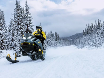 ski doo mxz talvisella reitilla
