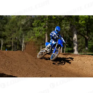 2027-Yamaha-YZ125LC-EU-Icon_Blue-Action-001-03 kuva
