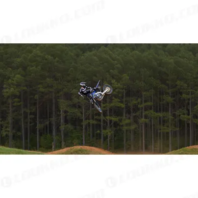 2027-Yamaha-YZ250FSV-EU-Monster_Black-Action-001-03 kuva