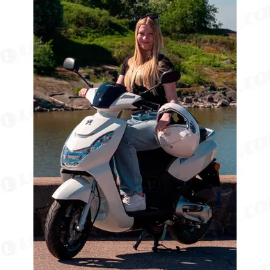 peugeot_kisbee_valkoinen_2_433x575 kuva