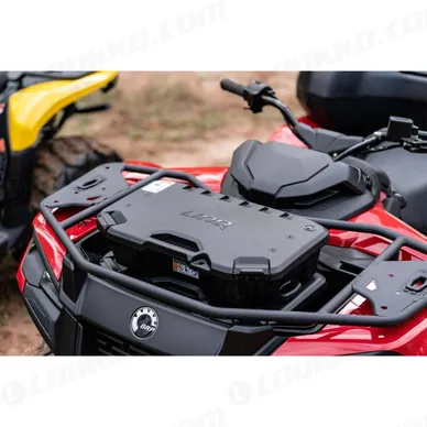 orv-atv-my23-5-ute-out-dps-500-legionred-lifestyle-ak-01084-rgb-custom kuva