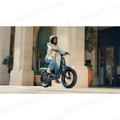 2023 Yamaha BOOSTER EASY EU Tech Graphite Action 001 03 kuva