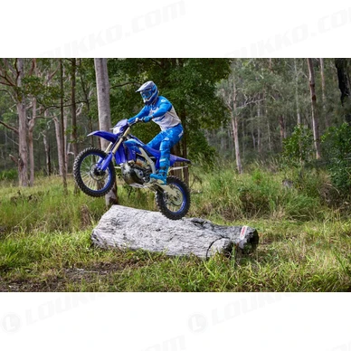 2027 Yamaha WR450F EU Icon Blue Action 001 03 kuva