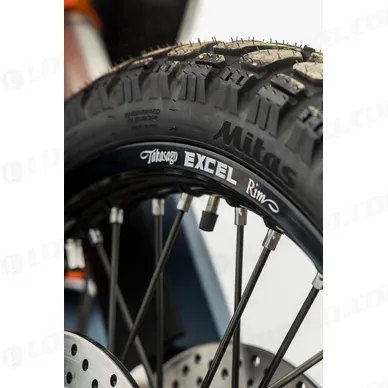 pho_pp_mon_652298_my25_ktm_890_adventure_r___details_ktm_890_adventure_r__sall__awsg__v1 kuva