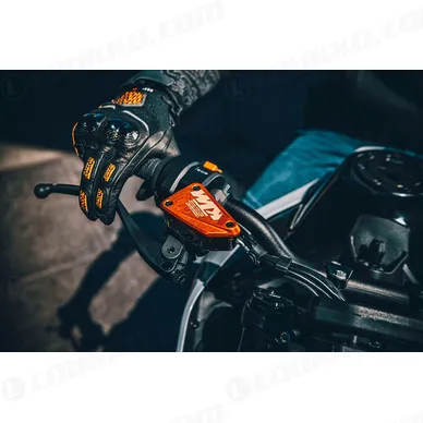pho_pp_mon_462190_64113903000s__brake_reservoir_cover__mounted__sall__awsg__v1 kuva