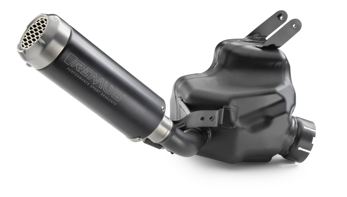 pho_nmon_553762_96005979500c1_slip_on_remus_silencer_studio_pictures_street__sall__awsg__v1 kuva