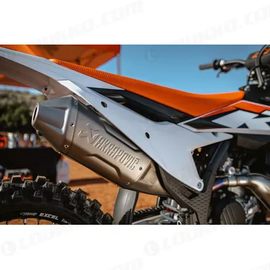 pho_pp_mon_a48005979000_a46005979000_akrapovic_slip_on_line_mounted__sall__awsg__v1 kuva
