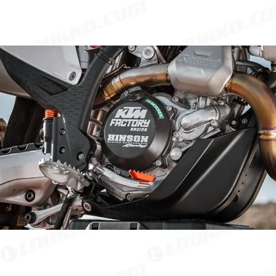 pho_pp_mon_a48030926000_hinson_outer_clutch_cover_mounted__sall__awsg__v1 kuva