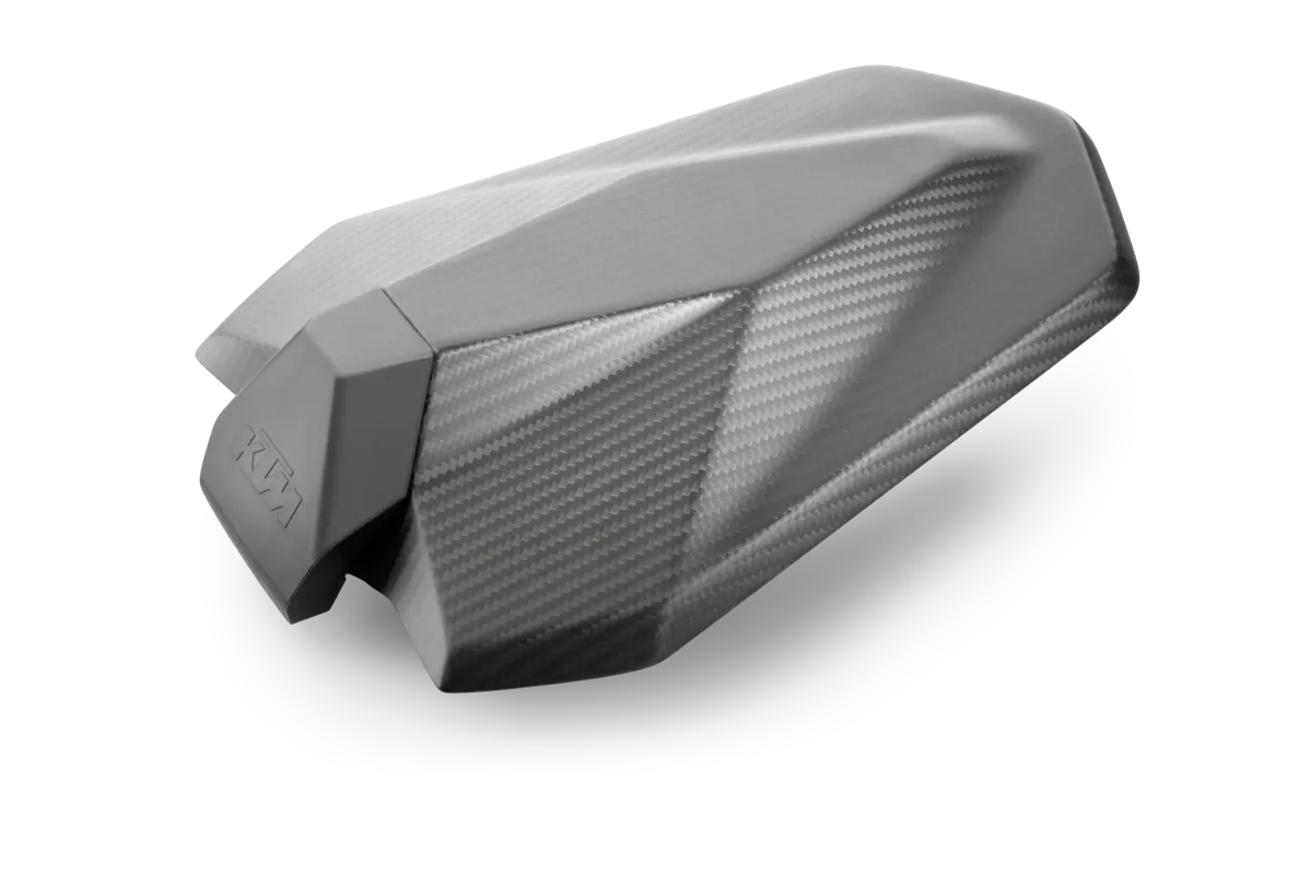pho_pp_nmon_560522_a62407955344_pillion_seat_cover_studio_pictures_street__sall__awsg__v1 kuva