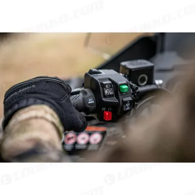 orv-atv-my23-5-ute-out-pro-hu-hd7-woodlandcamo-lifestyle-ak-00432-rgb-custom kuva