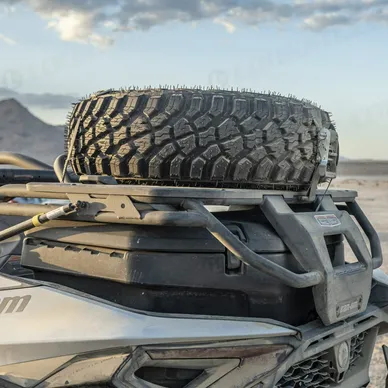 orv-ssv-my24-mavr-catalystgray-neoyellow-lifestyle-3t2a3488_1_1 kuva