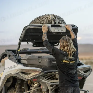 orv-ssv-my24-mavr-catalystgray-neoyellow-lifestyle-7n6a4798_1 kuva