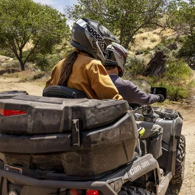 orv-atv-my24-out-max-ltd-1000r-stonegray-action-dm1b0248-rgb kuva