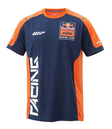 pho_pw_pers_vs_549416_3rb24000580x_replica_team_tee_front_casual___men__sall__awsg__v2 kuva
