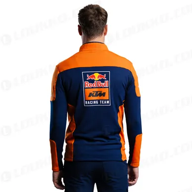 pho_pw_pers_rs_3rb24000610x_replica_team_halfzip_sweater_onmodel_back__sall__awsg__v1 kuva