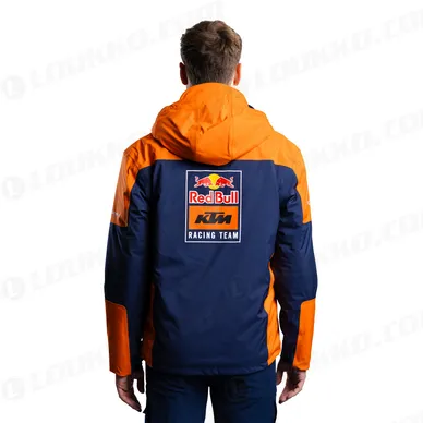 pho_pw_pers_rs_3rb24000640x_replica_team_winter_jacket_onmodel_back__sall__awsg__v1 kuva