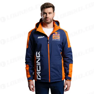 pho_pw_pers_vs_3rb24000640x_replica_team_winter_jacket_onmodel_front_alternative__sall__awsg__v1 kuva