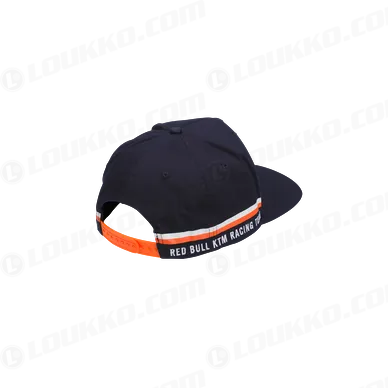 pho_pw_pers_rs_561388_rb_ktm_traction_flat_cap_3rb24005920x_back_rb_lifestyle_collection__sall__awsg__v1 kuva