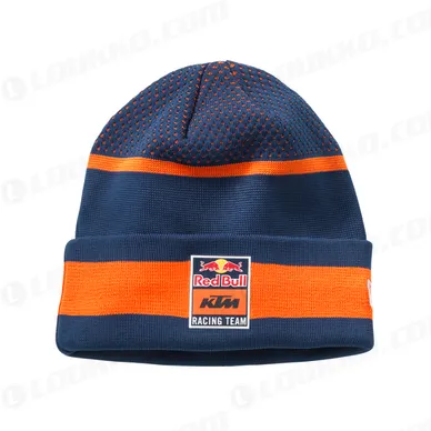 pho_pw_pers_vs_560377_3rb24006320x_rb_ktm_apex_beanie_front_rb_lifestyle_collection__sall__awsg__v1 kuva