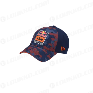 pho_pw_pers_vs_561381_rb_ktm_offroad_curved_cap_3rb24006330x_front_rb_lifestyle_collection__sall__awsg__v1 kuva