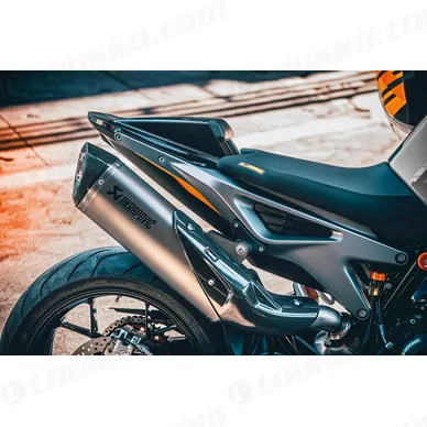 pho_pp_mon_462421_63605979100__akrapovi___slip_on_line__mounted__sall__awsg__v1 kuva