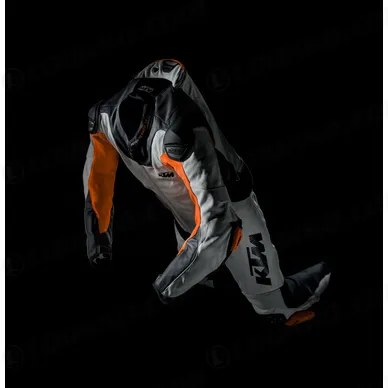 pho_pw_highlight_209371_3pw181010x_rsx_suit_highlight__sall__awsg__v1 kuva