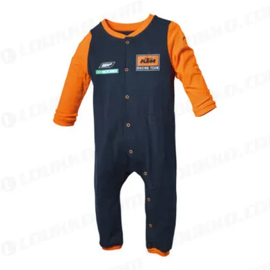 pho_pw_pers_vs_231289_3pw189060x_replica_baby_romper_suit_front__sall__awsg__v1 kuva