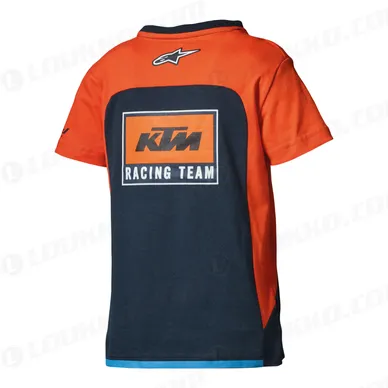 pho_pw_pers_rs_231212_3pw189600x_kids_replica_team_tee_back__sall__awsg__v1 kuva