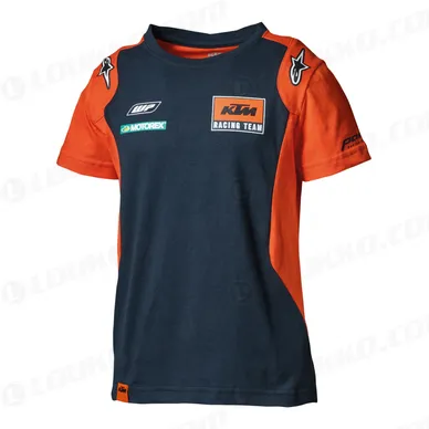 pho_pw_pers_vs_231213_3pw189600x_kids_replica_team_tee_front__sall__awsg__v1 kuva