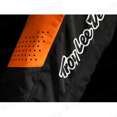 pho_pw_closeup_3pw192240x_se_slash_pants_pants_black_close_up_1__sall__awsg__v1 kuva