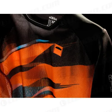 pho_pw_closeup_3pw199320x_kids_pounce_shirt_close_up__sall__awsg__v1 kuva