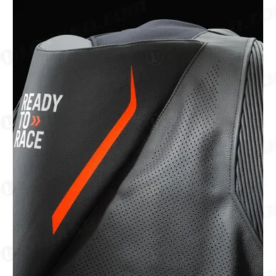 pho_pw_det_361595_3pw21000600x_rsx_1_pcs_suit_hl_detail_perforation__sall__awsg__v1 kuva