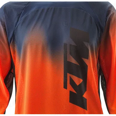 pho_pw_det_403124_3pw22000970x_gravity_fx_shirt_air_detail__sall__awsg__v1 kuva