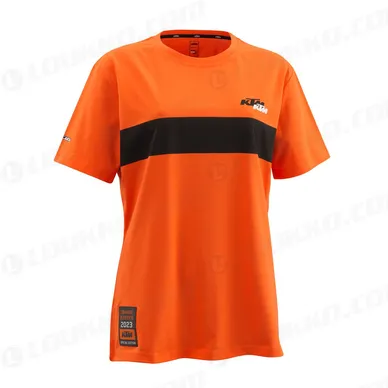 pho_pw_pers_vs_486416_fan_package_tee_women_front_casual___women__sall__awsg__v1 kuva