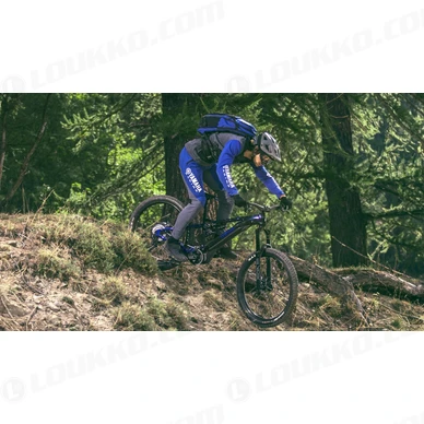 2022 Yamaha YDX MORO EU Icon Blue Action 001 03 kuva