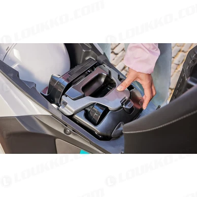 2023 Yamaha EJE025DB EU Dual Battery Milky White  Action 004 03 kuva