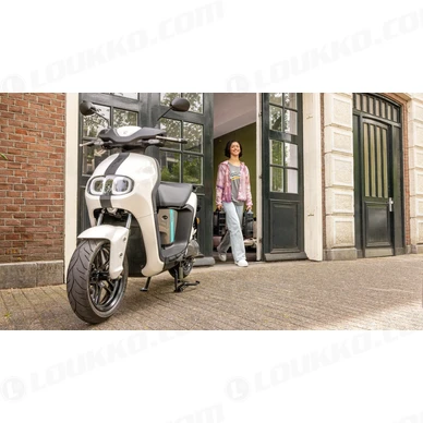 2023 Yamaha EJE025DB EU Dual Battery Milky White  Action 007 03 kuva
