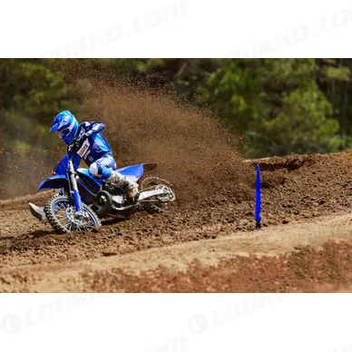 2027-Yamaha-YZ250LC-EU-Icon_Blue-Action-002-03 kuva