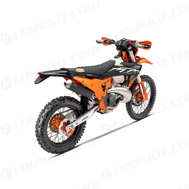 PHO BIKE 90 HI MY25 KTM 300 EXC HARDENDURO studio 90 degree rear right SALL AEPI V1 kuva