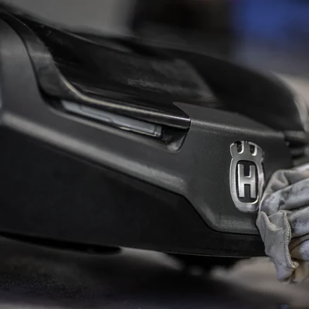 robottileikkurin kausihuolto banneri